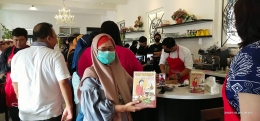  buku Mustika rasa yang tengah dipraktekan Chef Eko, gambar milik penulis
