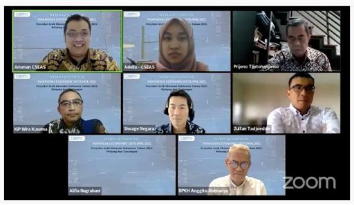 Para pembicara serta moderator webinar tentang Indonesia Economic Outlook 2022. | Sumber: CSEAS Indonesia
