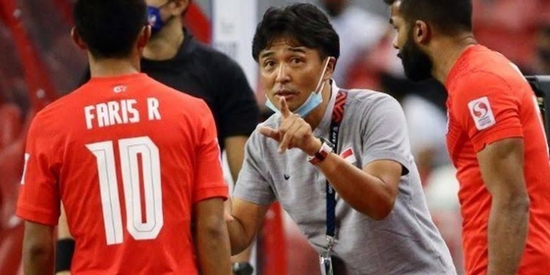 Pelatih Tatsuma Yoshida mengundurkan diri dari timnas Singapura | (adet: bola.kompas.com)