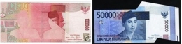 Uang 'misprint'/kiri: tinta tidak sempurna dan uang 'miscut'/kanan: pemotongan tidak sempurna (Sumber: uangindonesia.com)
