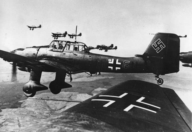 potret sejumlah Ju-87 Stuka dalam sebuah operasi tempur. Sumber gambar: battleofbritain1940.com