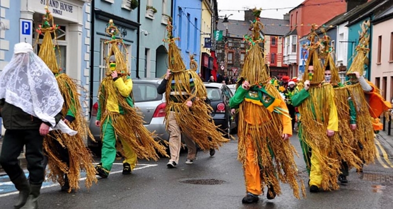 Salah satu tradisi yang dirayakan pada Hari Santo Stefanus di Irlandia. Sumber: www.stairaheireann.net