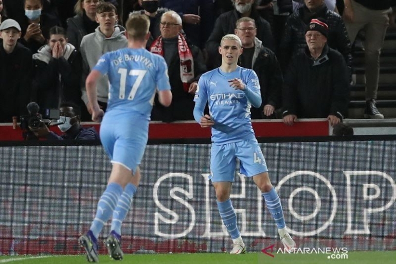 Pemain Manchester City,Phil Fodden merayakan gol kemenangan timnya atas Brentford.Foto:Peter Cziborr/action images/Reuters/antaranews.com