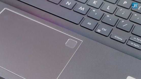 Fingerprint Scanner Terletak pada Kanan atas Touchpad [Sumber Gambar: Jagat Review]