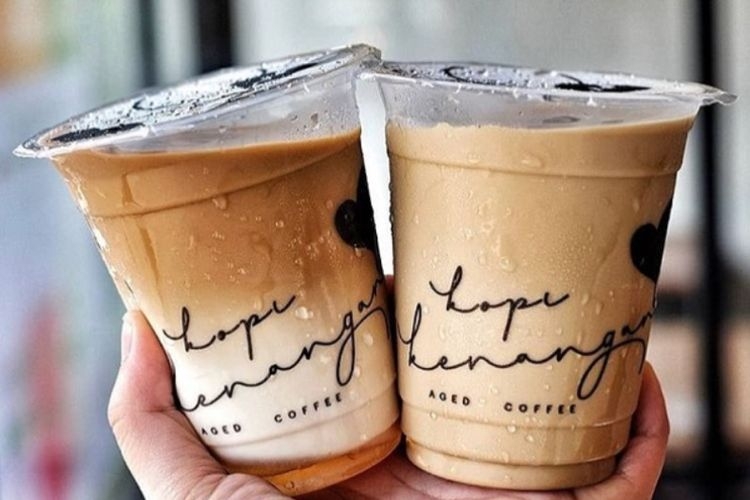 Menu favorit di Kopi Kenangan adalah kopi kenangan mantan. (sumber: Instagram/KopiKenangan.ID via kompas.com)