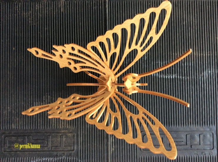 Kupu-kupu Puzzle 3D Ini Akhirnya Bisa Terbang ke Padang Bersama JNE | @pernikbanua/@kaekaha