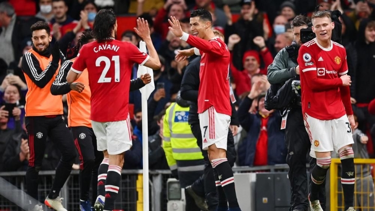 Pemain Manchester United merayakan gol ke gawang Burnley. (via beinsports.com)