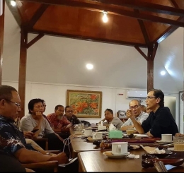 Prof Margana salah satu tim verifikator dari Indonesia ketika memberi penjelasan tentang keris Diponegoro itu kepada Komunitas Lar Gangsir di Yogyakarta pada 11 maret 2020./Foto Tira Hadiatmojo