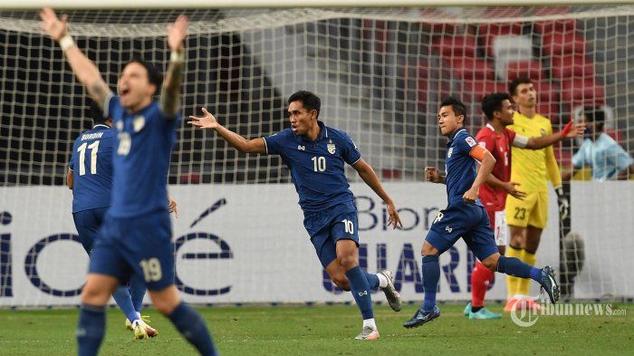 Tampak kaget dengan gol dari Thailand (tribunnews.com)