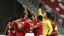 Para pemain timnas Indonesia tampak saling menguatkan (sumber: sport.detik.com)