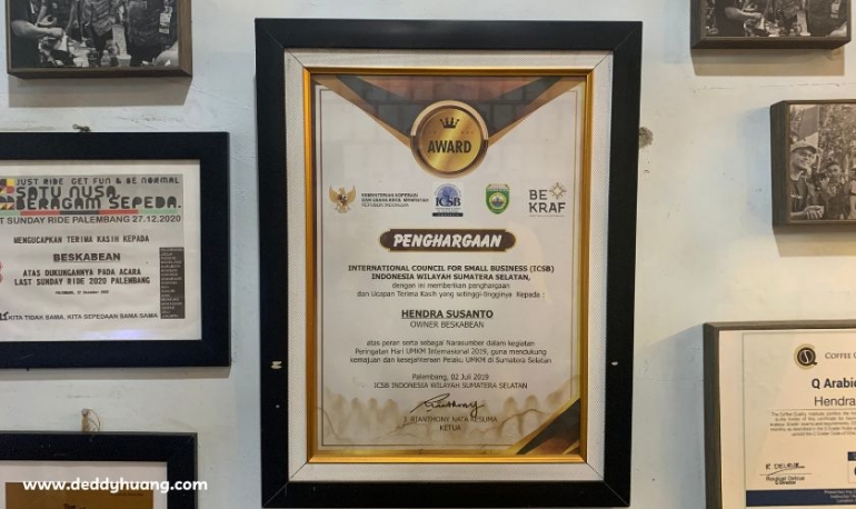 Berbagai penghargaan yang sudah diperoleh Hendra (sumber: deddyhuang.com)