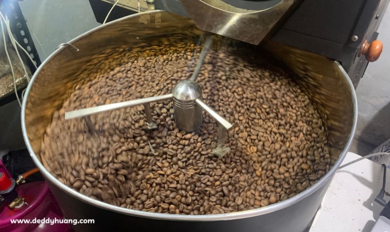Kopi yang sedang didinginkan (sumber: deddyhuang.com)