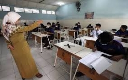 Ilustrasi guru merdeka dalam proses pembelajaran (Sumber: kabar24.bisnis.com)