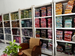 Produk batik karya para difabel di UMKM Rumah Batik Wistara Surabaya. | Dokumentasi pribadi penulis