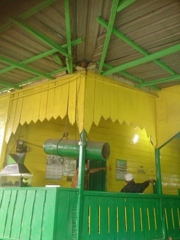 Teras Masjid Lama Kabanjahe bercorak Melayu (Dokumentasi Pribadi)