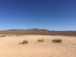 Lokasinya di tengah gurun (Dokumentasi pribadi)