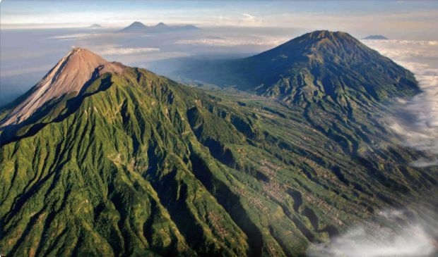 Gunung Merapi (sumber: Canva)