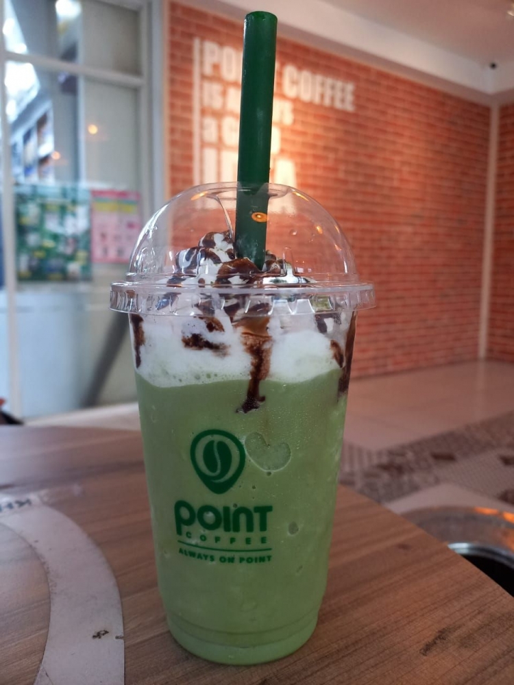 minuman matcha frappe point caffee  foto: Arum