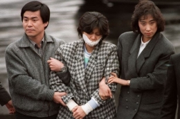Agen Korea Utara Kim Hyun-Hee (tengah) dilatih selama delapan tahun untuk melakukan misi bunuh diri (Getty via mirror.uk)