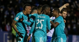 Pemain Real Madrid merayakan gol ke gawang CD Alcoyano. (via archysport.com)