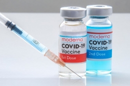 Ilustrasi vaksin dosis pertama dan kedua Covid-19 buatan Moderna. (SHUTTERSTOCK/OASISAMUEL)