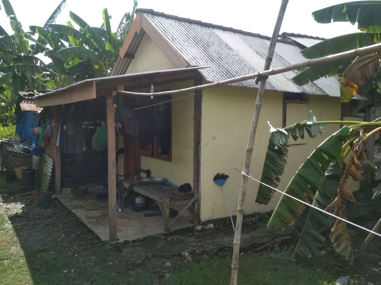Rumah Bang Jali yang didirikan atas jasa program rumah swadaya dari pemerintah dan TNI. | Dokumentasi pribadi