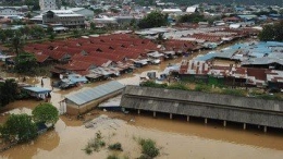 Sajak untuk Banjir Papua-Antara Foto/Fredy Fakdawer