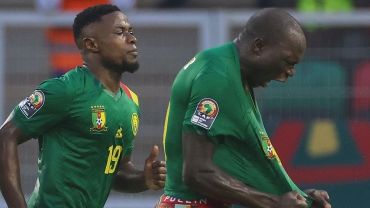 Selebrasi Kapen Tim Kamerun, Vincent Aboubakar mencetak dua gol untuk kemenangan 2-1 atas Burkina Faso (Foto Skysports). 