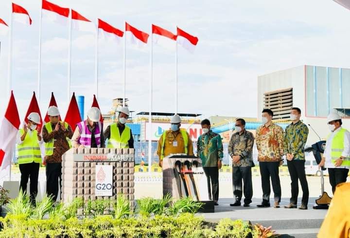 Presiden Jokowi saat meresmikan smelter nikel PT GNI di Sulteng. Doc Sekretariat Presiden