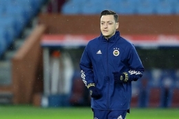 Bintang Fenerbache, Mesut Oezil. (Foto: AFP/ HAKAN BURAK ALTUNOZ via kompas.com)