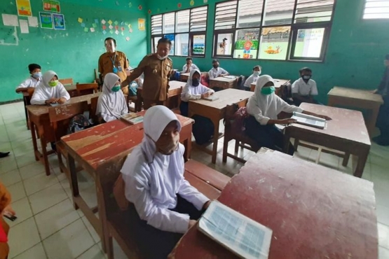 Suasana belajar tatap muka di SMPN 11 Kota Serang(KOMPAS.com/RASYID RIDHO)