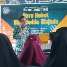 Materi disampaikan dalam Seminar Guru Hebat Man Jadda Wajada di Pondok Pesantren Darul Huda, Banjar, 4 Januari 2022 - Dokpri