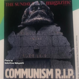 Foto: Matinya komunisme di berita The Sunday Times Magazine 1989. 