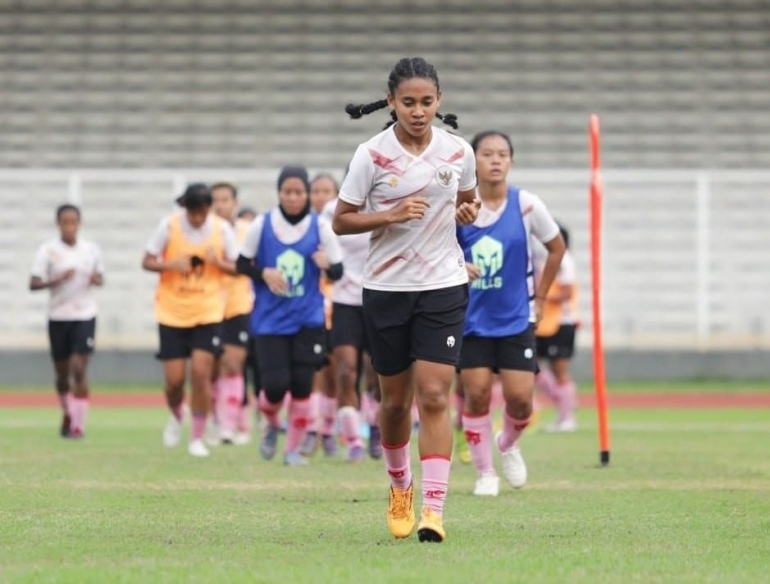 Timnas Putri Indonesia latihan jelang Piala Asia Wanita 2022 (Foto: IG PSSI)