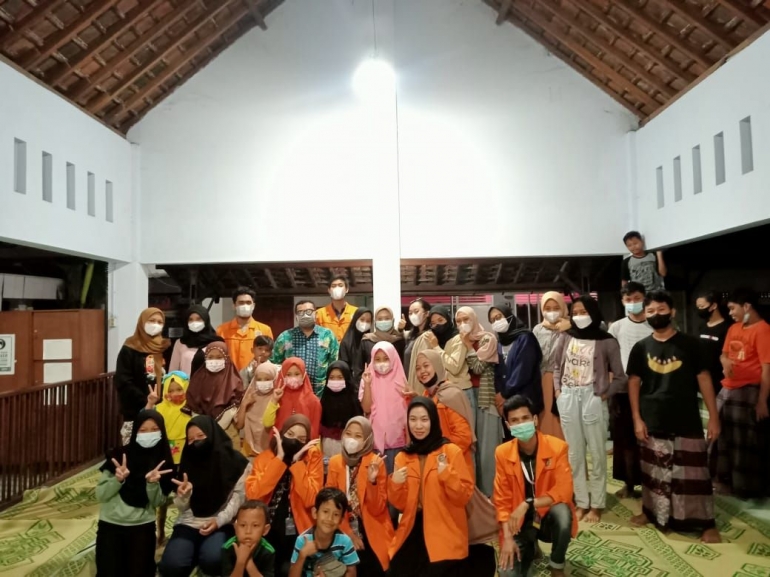 Mahasiswa dan remaja Desa Samakan, Purbayan, Kotagede saat acara Psikoedukasi