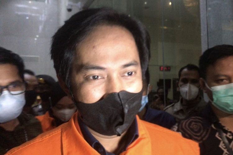 Bupati Penajam Paser Utara, Kalimantan Timur, Abdul Gafur Mas'ud ditahan Komisi Pemberantasan Korupsi (KPK) pada Jumat (14/1/2022).(KOMPAS.com)