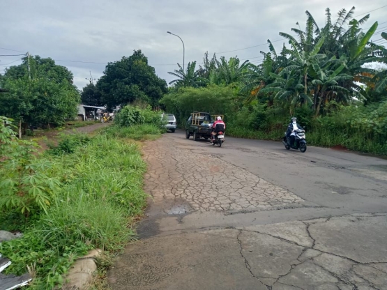 Salah satu sudut di Jalan Raya Krukut, Kota Depok. | Sumber: Dokumentasi pribadi