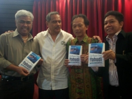 (kiri-kanan: Taufik Mihardja eks direktur konten Kompas Cyber Media, Chappy Hakim, Pepih Nugraha, Effendi Ghazali- dokpri Kompasianer Dwiki Setiyawan