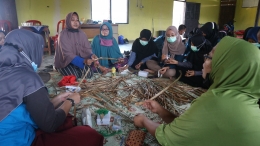 Workshop Kerajinan oleh ibu-ibu PKK di Desa Kesongo, dokpri