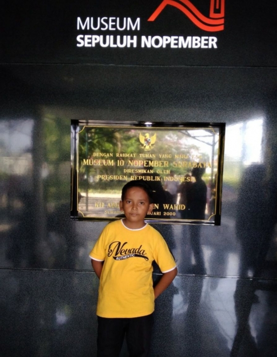 Kunjungan ke Museum 10 November Surabaya (sumber foto: dokumentasi pribadi)