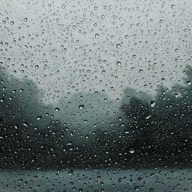 Hujan | sumber: letterpile.com