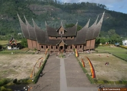 Istana Basa Pagaruyung pernah terbakar pada 2007 (Sumber: beritaminang.com)