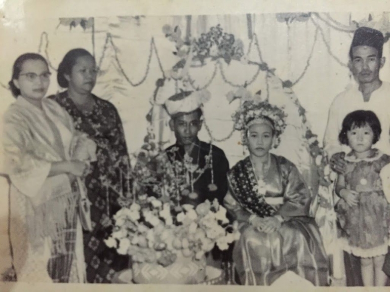 Image capt: Pengantin era 50'an (Koleksi Merza Gamal)