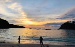 Sunset di Crystal bay - sumber thebalipackage.com