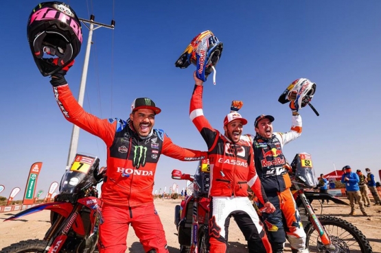 Para juara kelas motor Dakar 2022; Sunderland, Quintanilla dan Walkner (dakar.com)