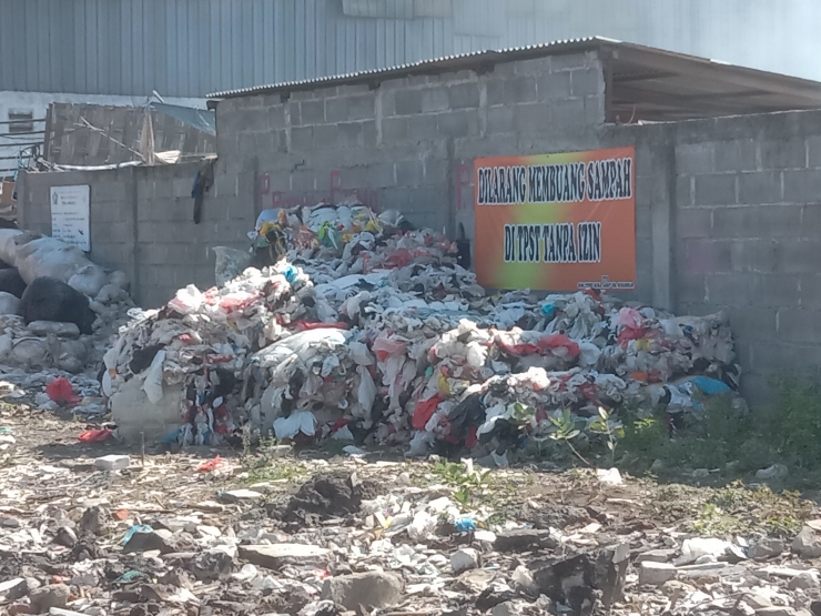 Masalah sampah berkepanjangan terutama disebabkan oleh pengelolaan sampah yang tersentralisasi. (Dokumen pribadi)