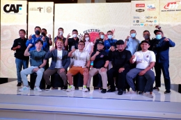 Yanuar Anugrah (celana pendek) bersama tim CAF Betta Festival 2022. Komitmen untuk bangkitkan industri kreatif. Foto: CBF