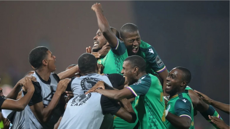 (Pemain Comoros rayakan kesukses menang 3-2 atas Ghana/ sumber foto dari cafonline.com)