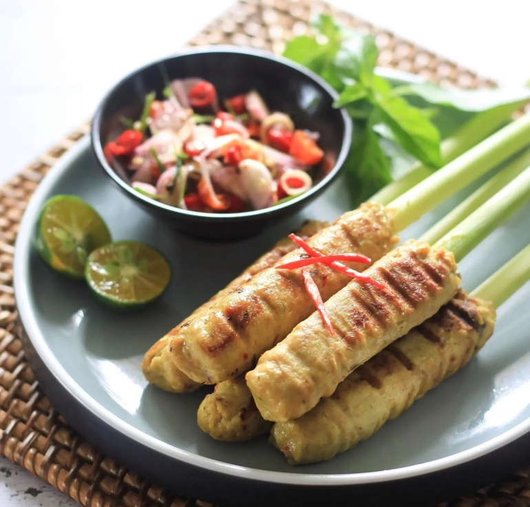 Sate lilit khas Bali. source: https://www.google.com/url?sa=i&url=https://resepkoki.id/resep/resep-sate-lilit/&psig=AOvVaw3d3g3jPbkeE7LCex