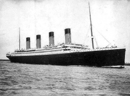 kapal Titanic yang berlayar tahun 1912